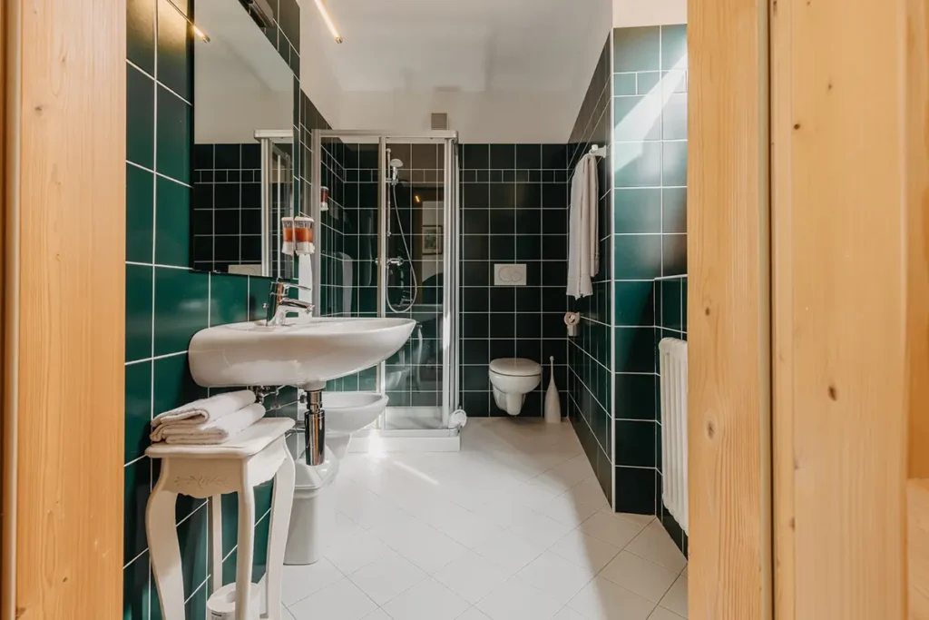 camera-standard-coronata-haus-bagno